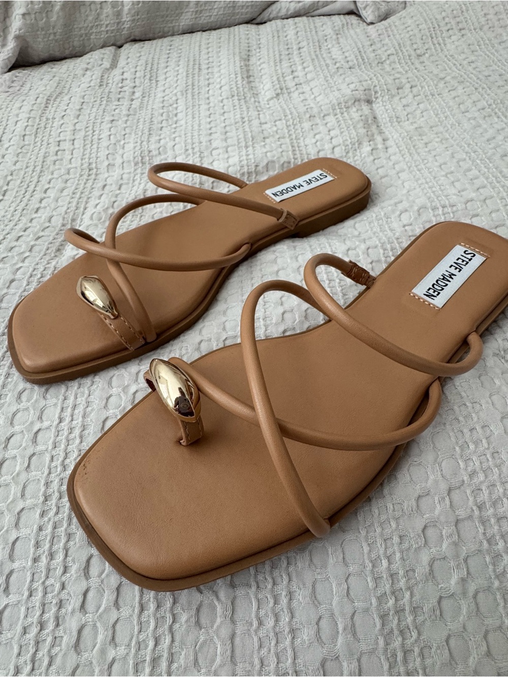 New Steve Madden Tan Strappy Toe-Ring Slide Sandals